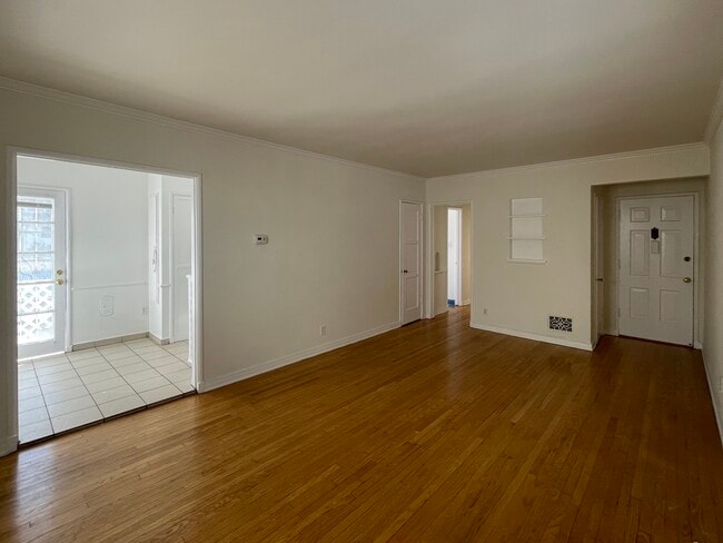 Building Photo - 1960 Vermont N Ave