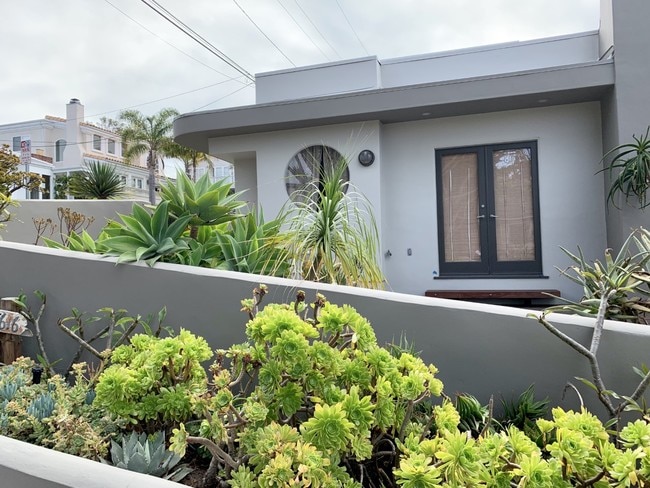 Building Photo - 2616 Walnut Ave