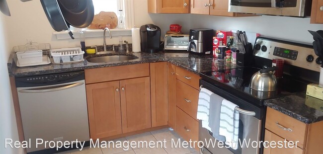 Foto del edificio - 4 br, 2 bath House - 9 Ivanhoe Road
