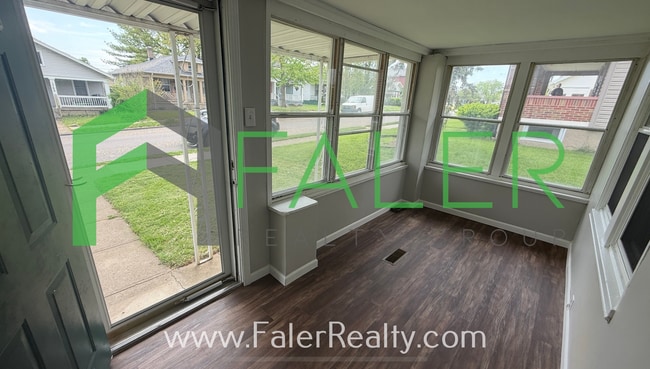 Building Photo - Charming 2-Bedroom Home