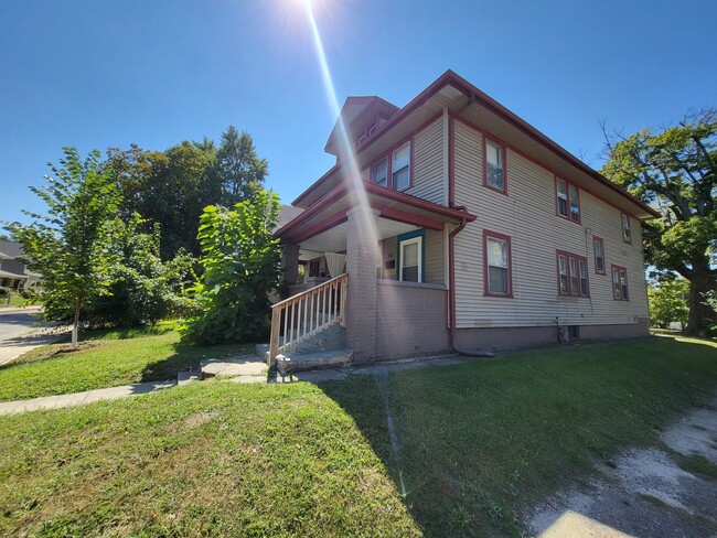Building Photo - 856 N Tacoma Ave