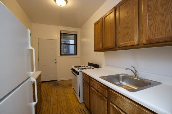 Foto del edificio - 832 W Waveland Ave