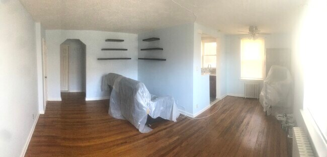 Hardwood floors nice natural light - 3506 Utopia Pky
