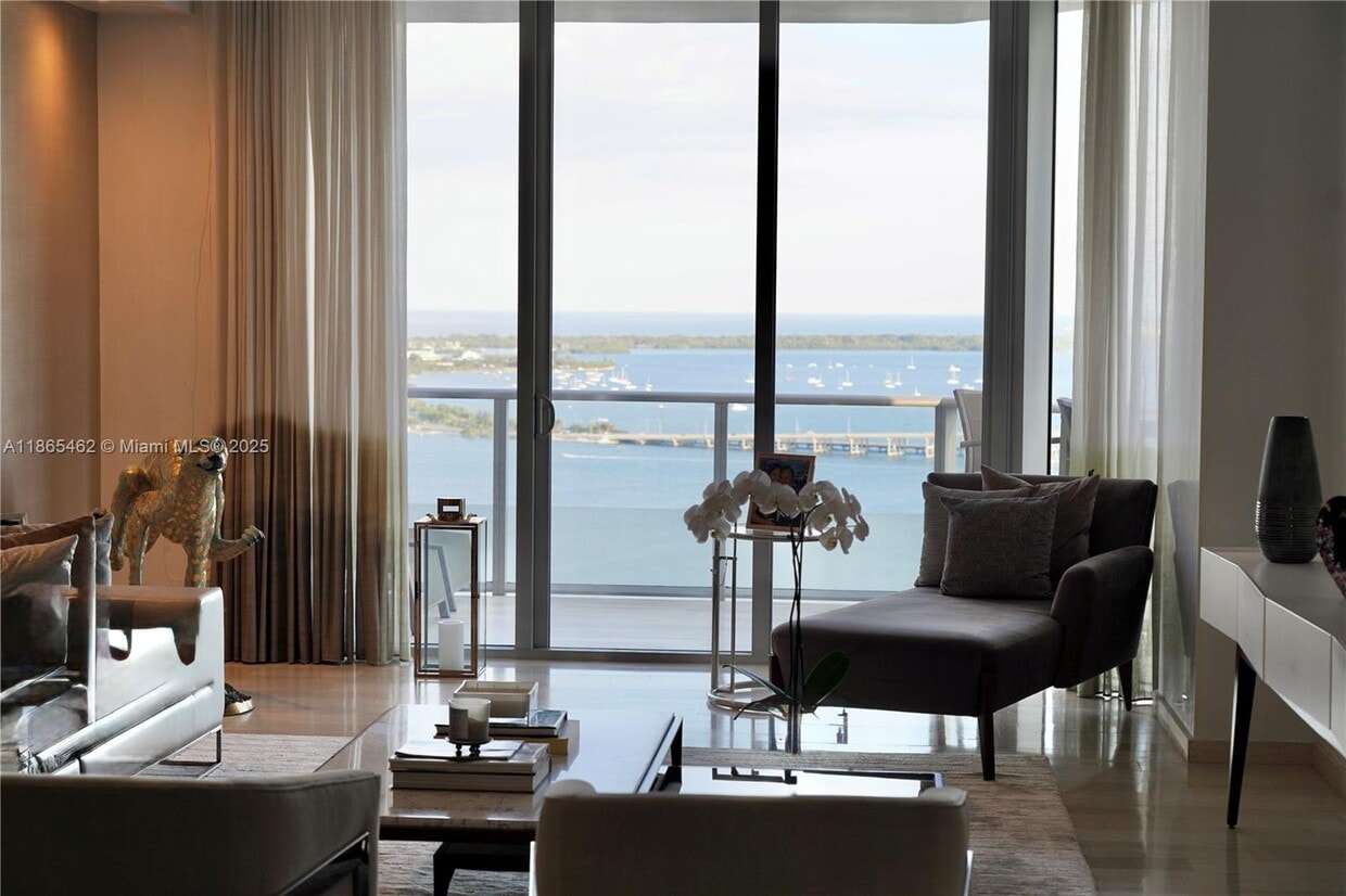 Foto principal - 1300 Brickell Bay Dr