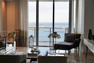 Building Photo - 1300 Brickell Bay Dr