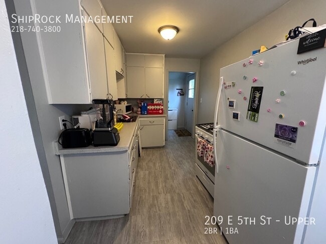 Building Photo - 209 5th St