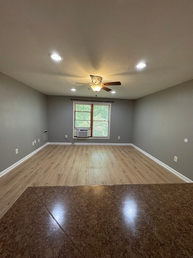 Foto del edificio - 2054 E Roxboro Rd NE