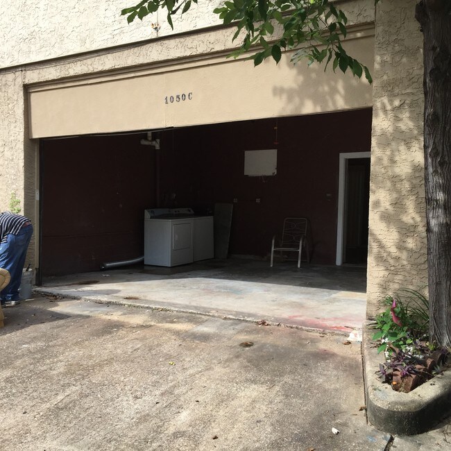 Building Photo - 1050 Marina Dr