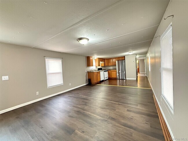 Foto del edificio - 349 W Main St