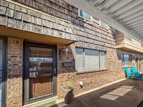 Building Photo - 1106 E Sanger St