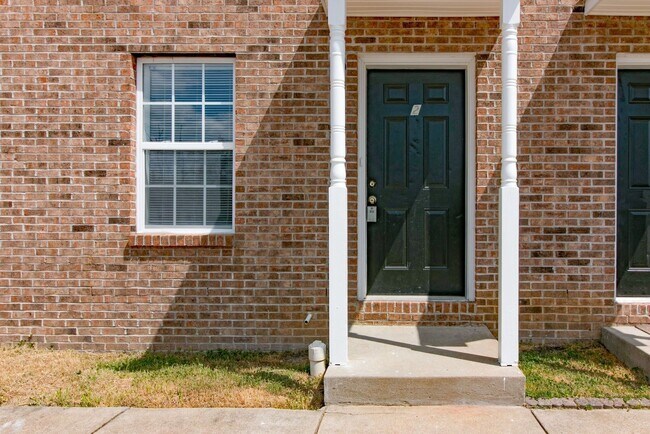 Foto del edificio - 821 Oak Arbor Ct