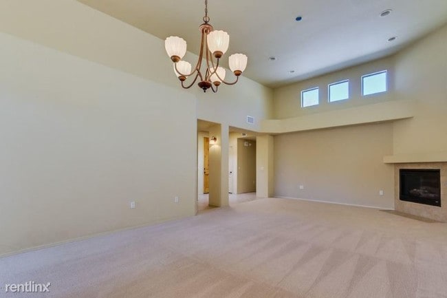 Building Photo - 2 br, 2 bath House - 170 E Spring Sky St