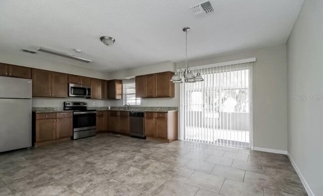 Building Photo - 621 Palomas Ave