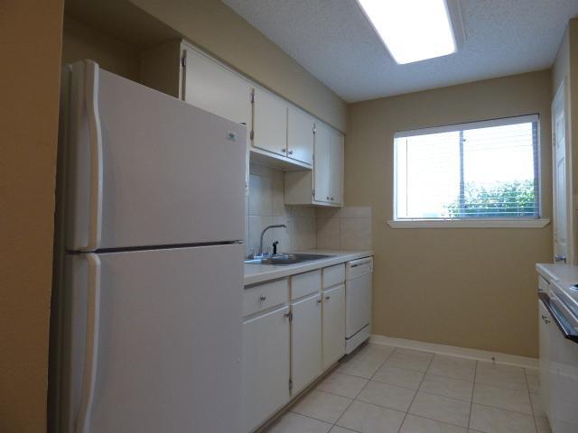 Building Photo - 920 W Tony St #A