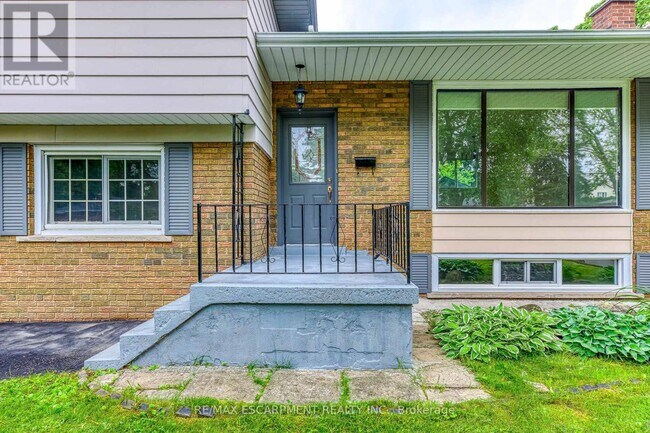 Building Photo - 564 Dynes Rd