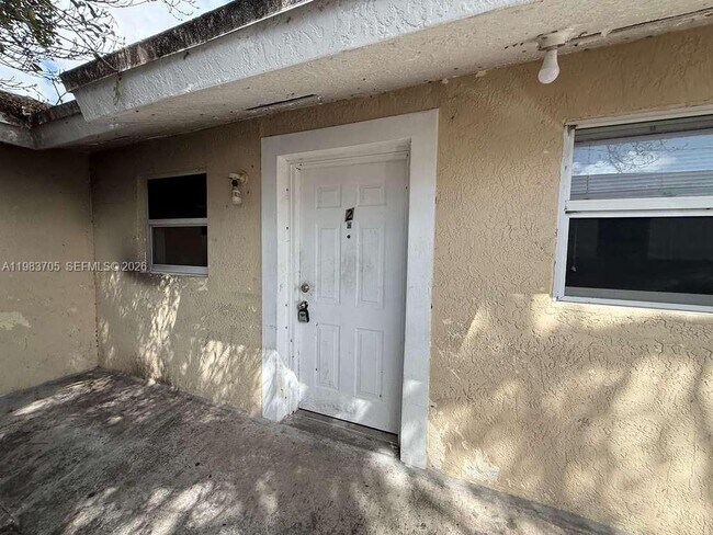 Foto del edificio - 2722 NW 22nd Ct