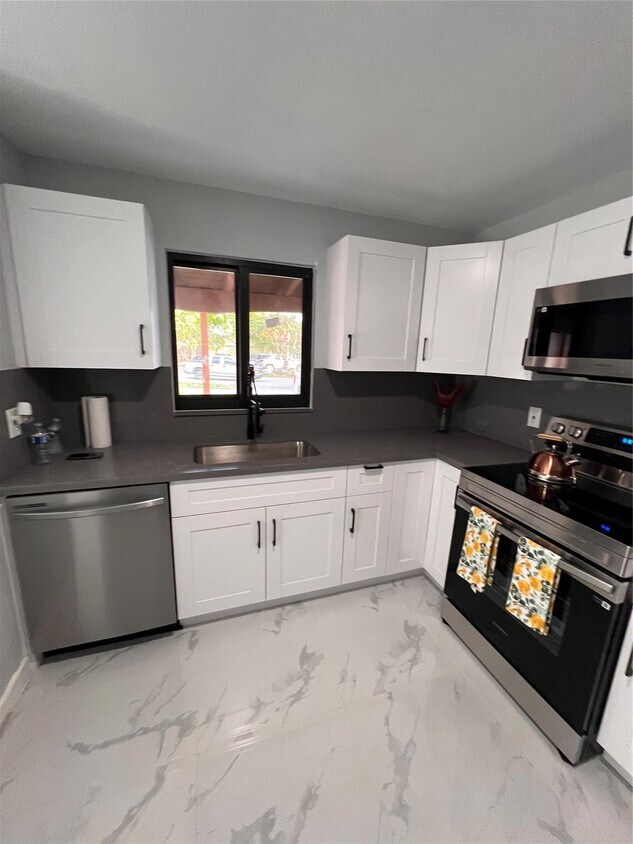 Foto principal - 285 NE 43rd St