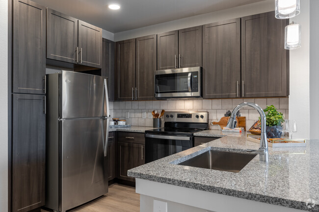 1BR, 1BA - 683SF - Kitchen - The Devereaux