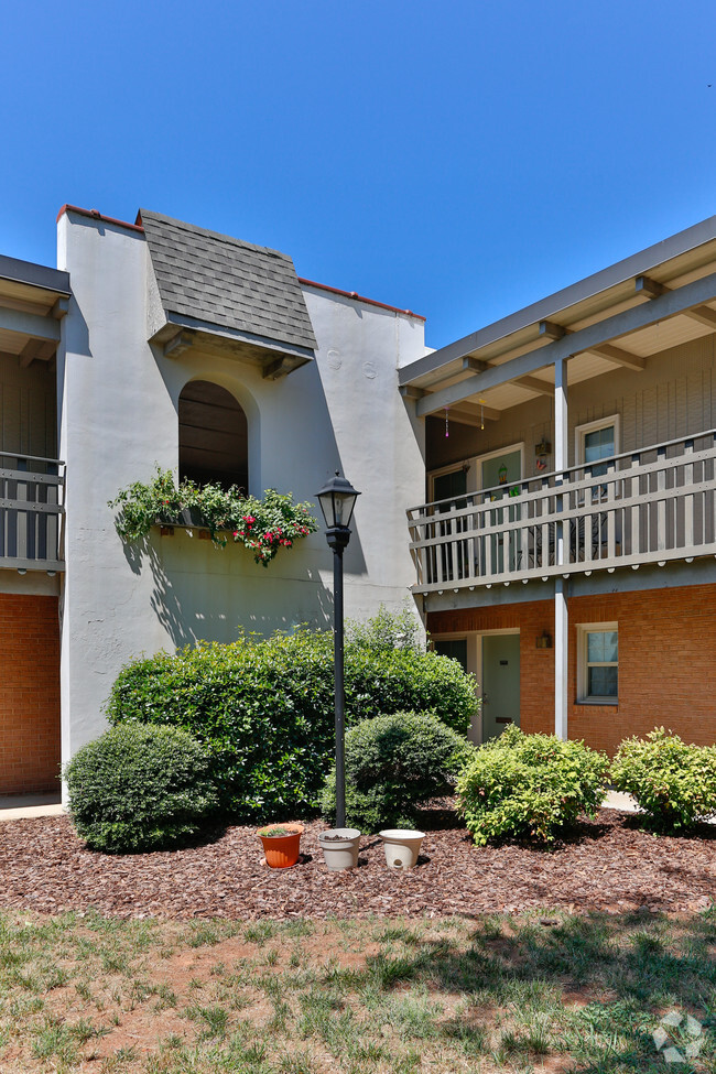 Courtyard Apartaments - Courtyard on Main