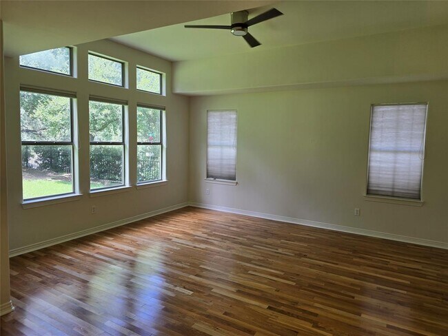 Foto del edificio - 10703 Misting Falls Trail