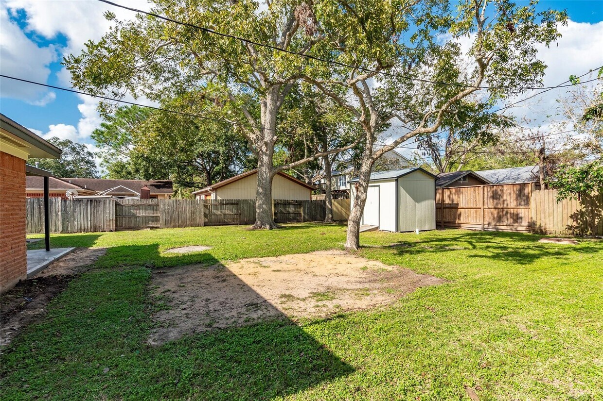 Foto del edificio - 2112 Sierra Dr