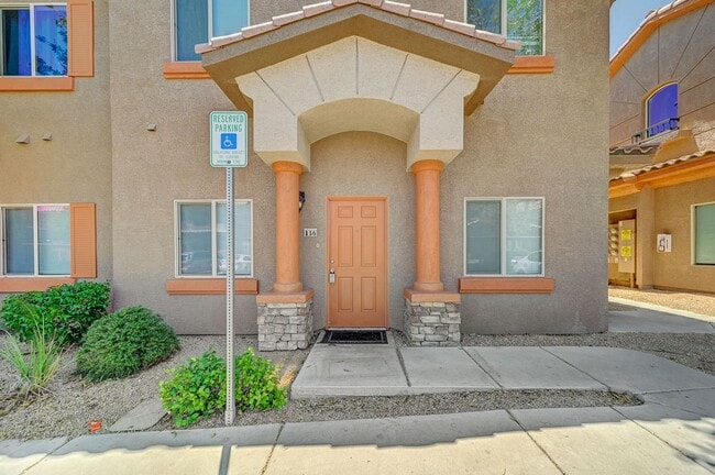 Building Photo - Charming 3-bed, 2-bath Downstairs Unit