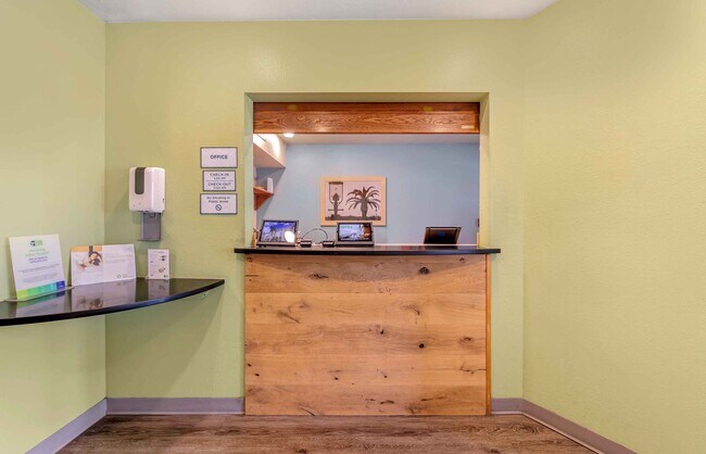 Foto del edificio - Furnished Studio-Fort Lauderdale - Airport - West