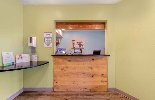 Building Photo - Furnished Studio-Fort Lauderdale - Airport...