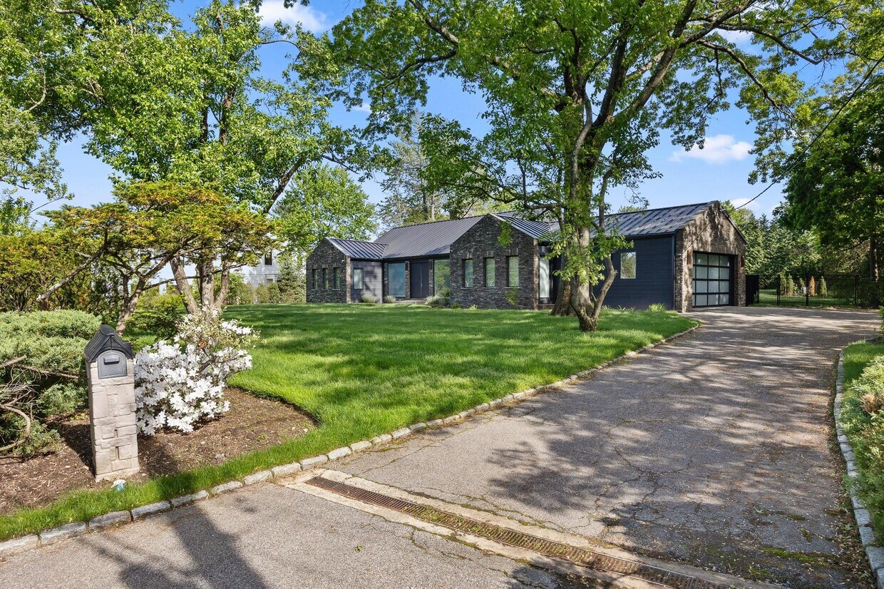 Foto principal - 50 Sheldrake Rd