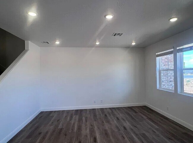 Foto del edificio - 491 W Bronze Ridge PI