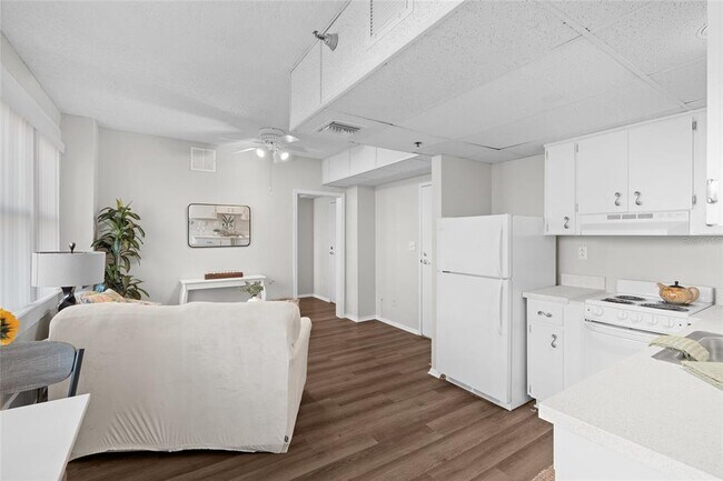 Foto del edificio - 411 1st Ave N