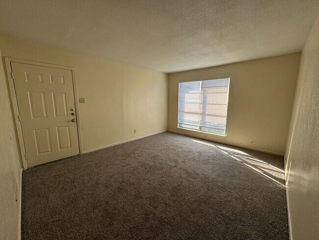 Foto del edificio - 4306 Lake Rd