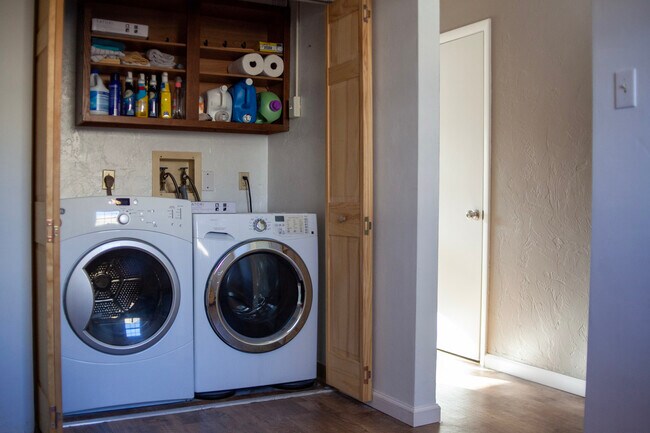 Foto del edificio - 1785 Baron Dr