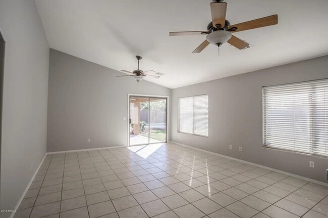 Foto del edificio - 3813 E Wyatt Way