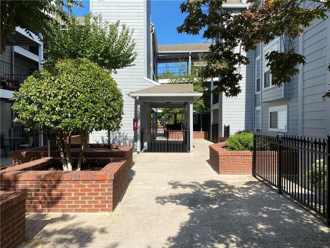 Building Photo - 619 Granville Ct