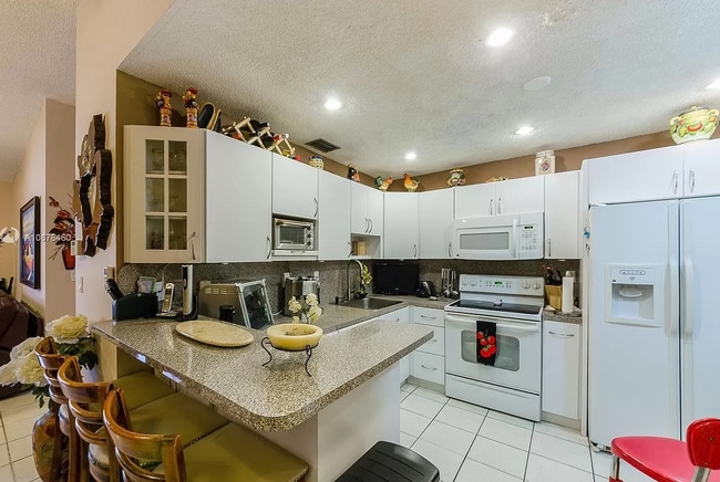 Kitchen - 7510 SW 153rd Plz