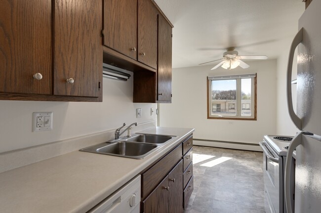 Building Photo - Hamline Terrace
