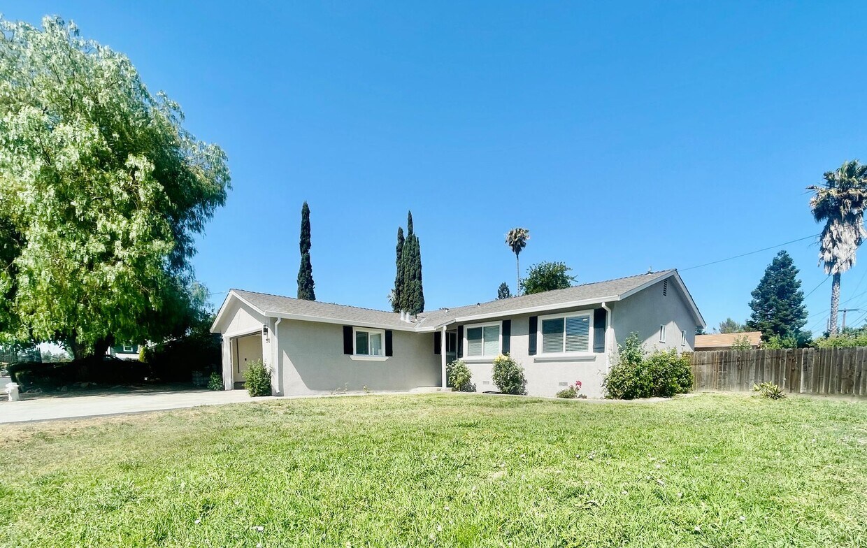 Primary Photo - NEW Fully Renovated 4bed 2Bath Luxury Home !!
