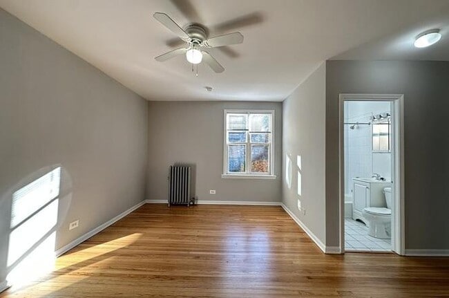 Building Photo - 914 W Dakin St