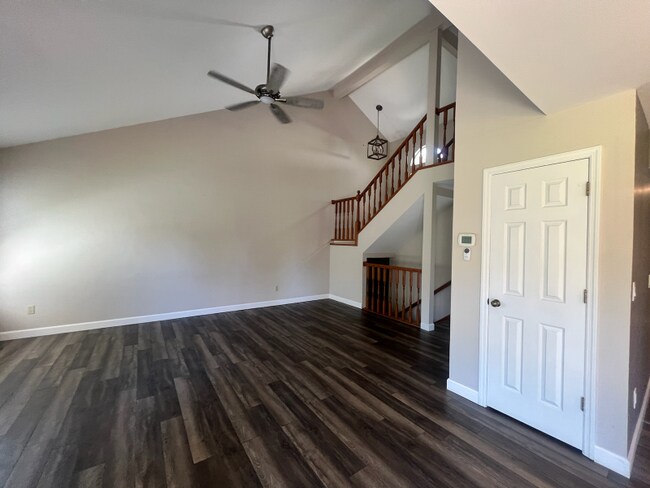 Building Photo - 634 Sandy Summit Dr