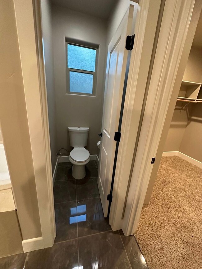 Building Photo - 4 Bedroom 2.5 Bath Foresthill rental oppor...