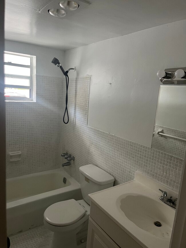 Foto del edificio - 2238 Monroe St