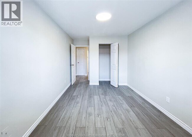 Photo du bâtiment - 2136 Wyandotte St W