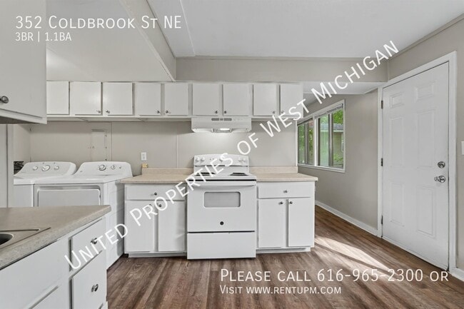 Building Photo - 352 Coldbrook St NE