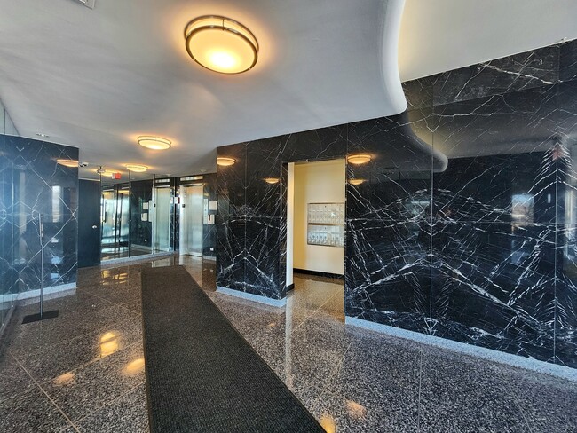 Foto del edificio - 3440 N Lake Shore Dr