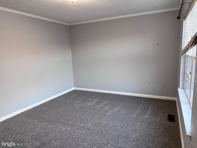 Building Photo - 121 Hampton Ct