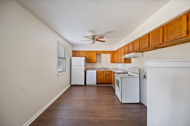 Photo - 4432-4434 Central Valley Dr Apartment