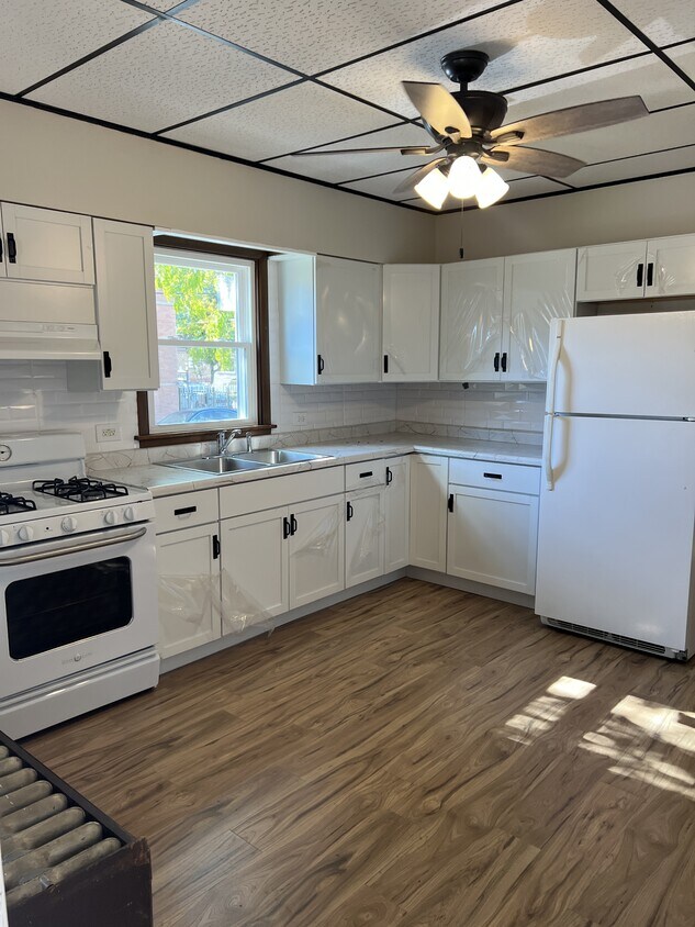 Foto principal - 9757 S Ave M