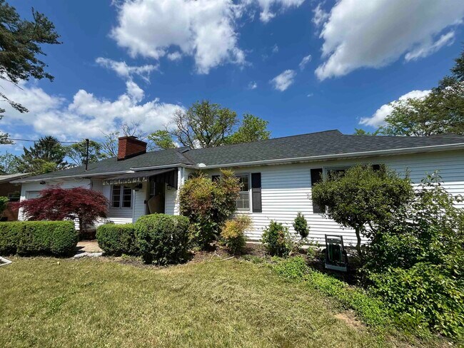Building Photo - 226 Orchard Ln