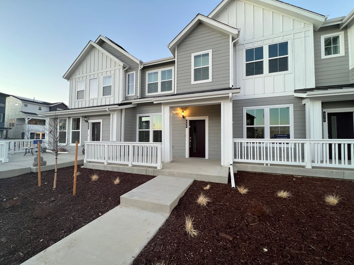 BRAND NEW 2 bed, 2.5 bath Lafayette Townho... Townhome Rentals in